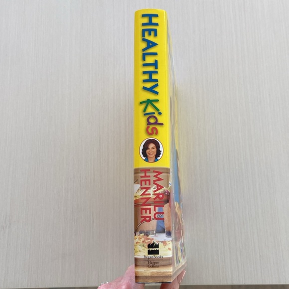 Healthy Kids Cookbook by Marilu Henner with Lorin Henner Hardback - Picture 9 of 12